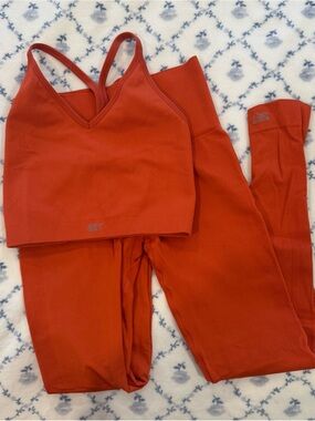 SET Ribbed V-Neck Sports Bra & Leggings in Orange